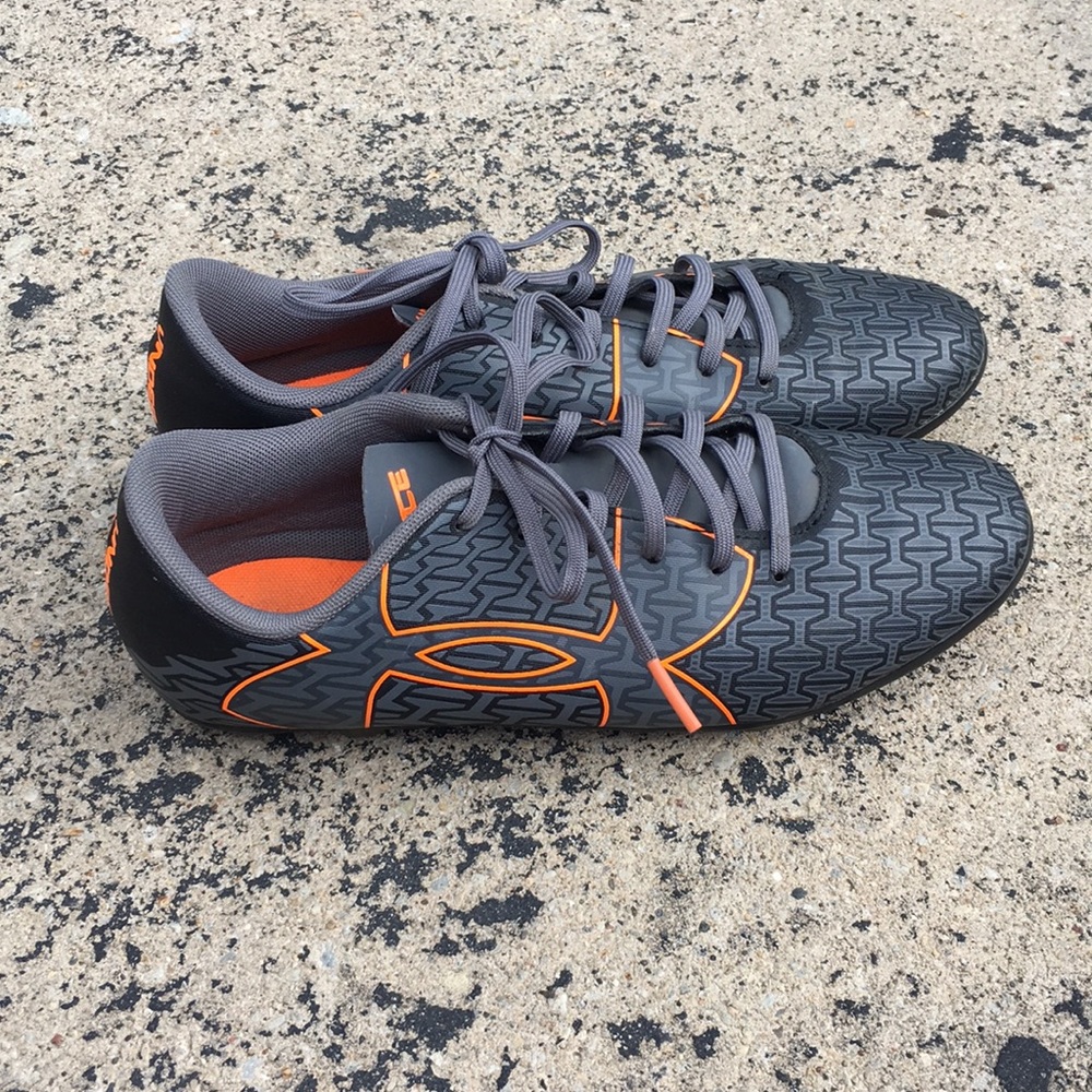 Under Armor boys soccer cleats